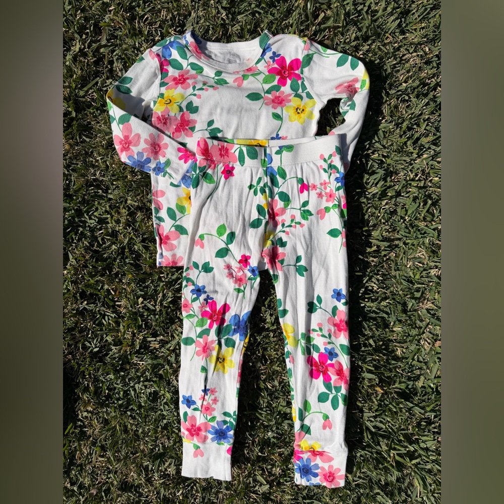 EUC gap kids pjs organic cotton